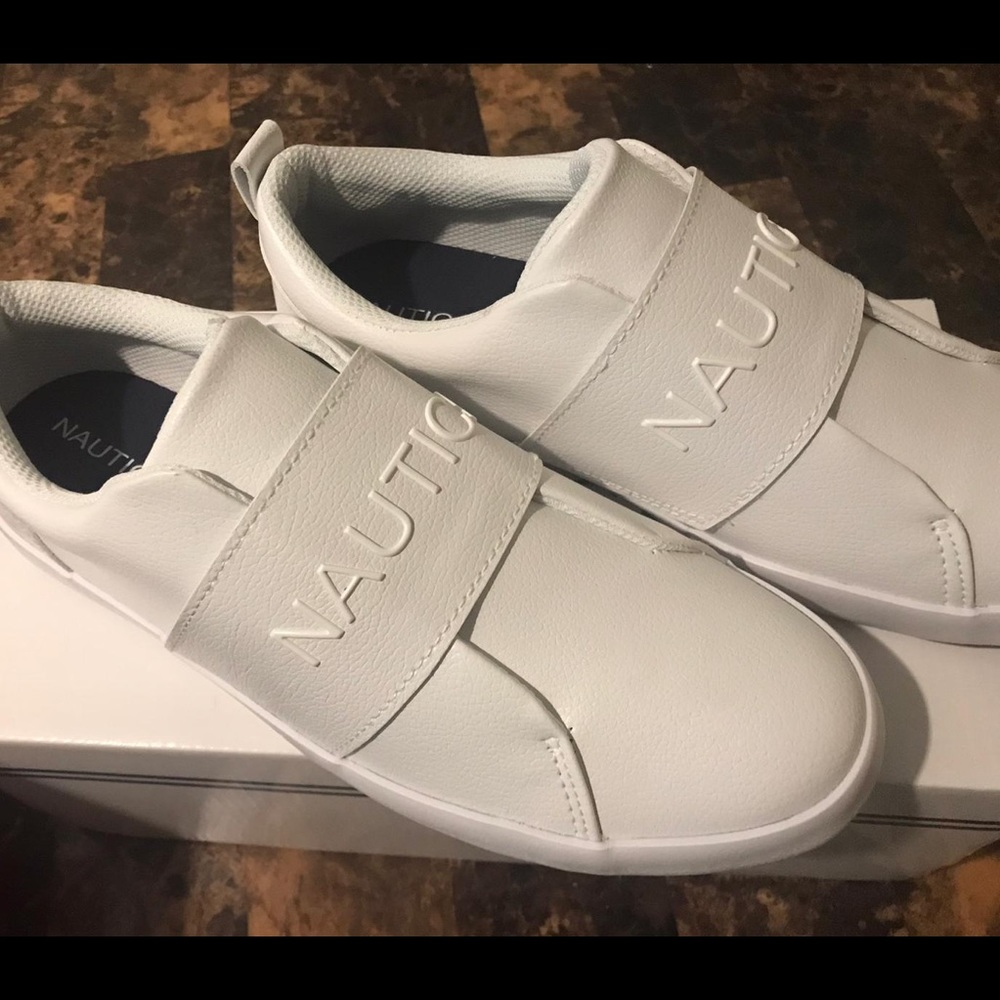 SOLD ON FACEBOOK 👟Nautica All white shoes